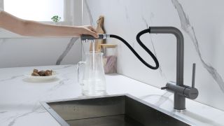 Смеситель для кухни Paulmark Serpentine Se213222-GRM серый металлик